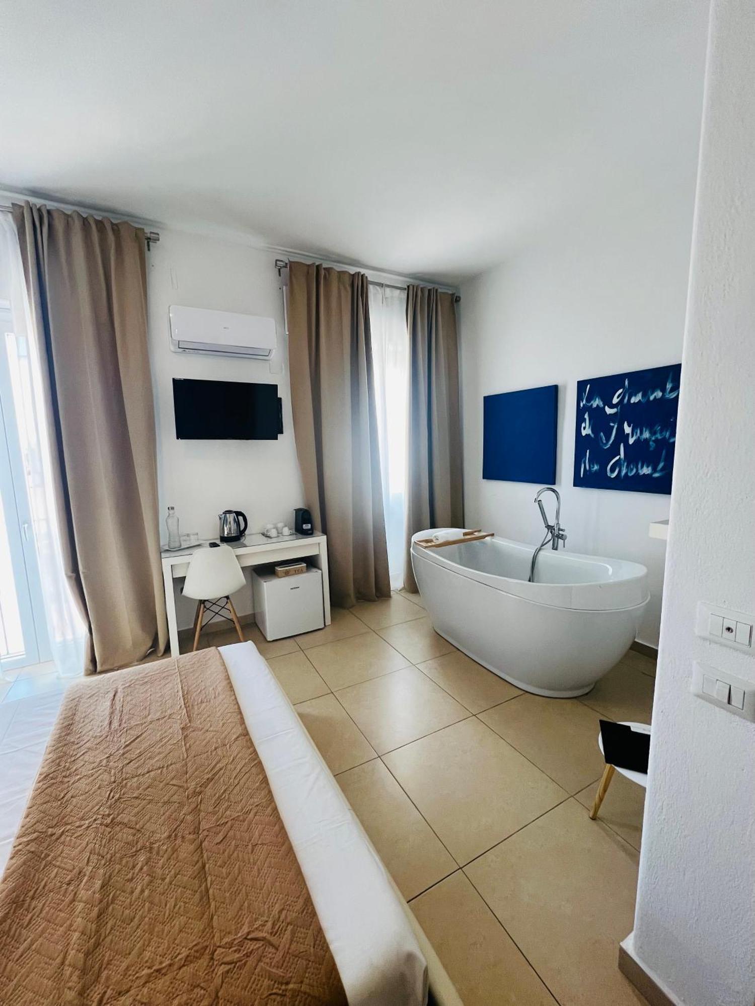 Les Chambres De Francoise Guest House Olbia Eksteriør bilde